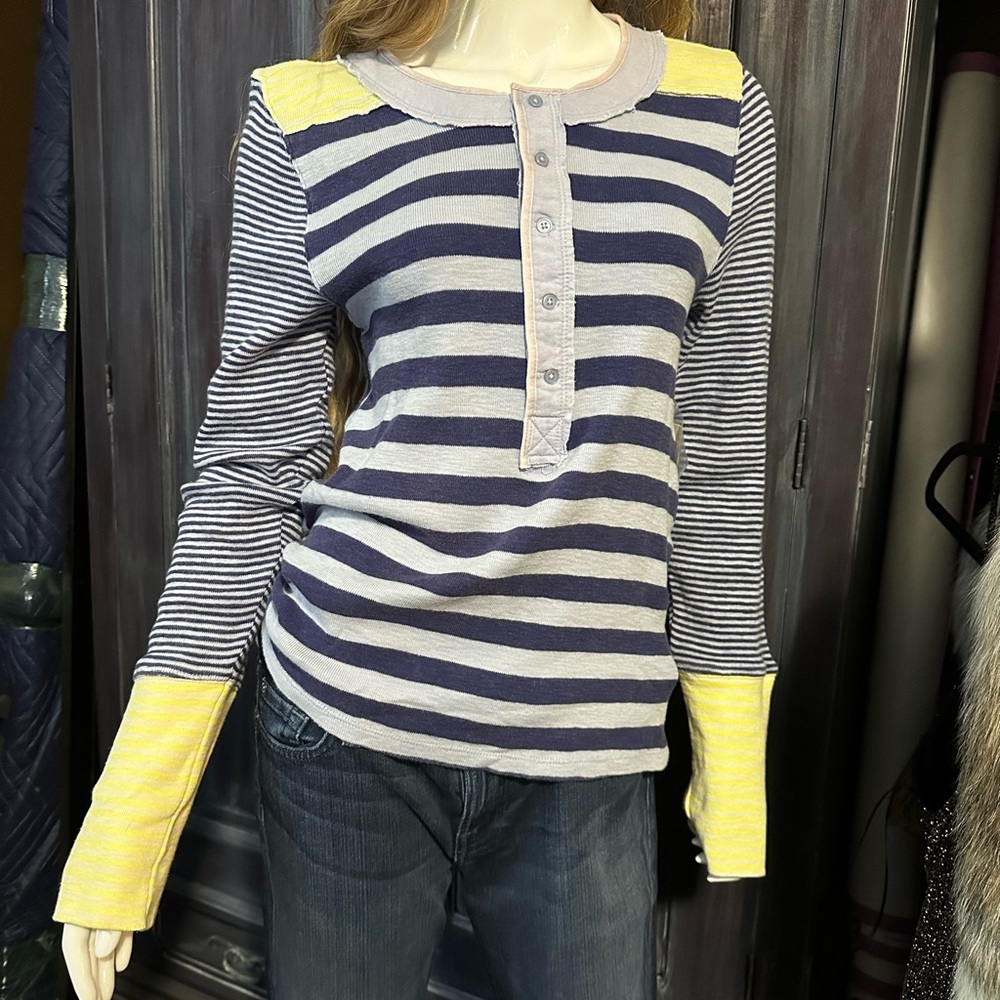 FREE PEOPLE - Long sleeve knit shirt SIZE Medium
